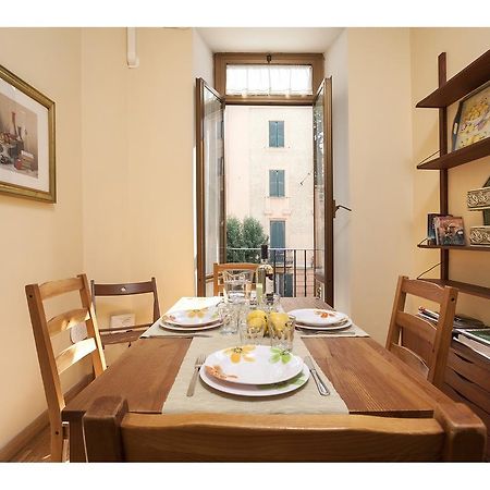 Dimora Del Papa Apartment Rome Bilik gambar